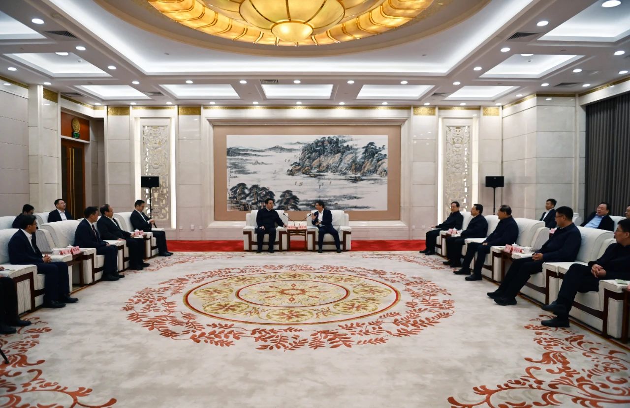 濟(jì)寧市委書記溫金榮，市委副書記、代市長張海波會(huì)見滿慎剛一行