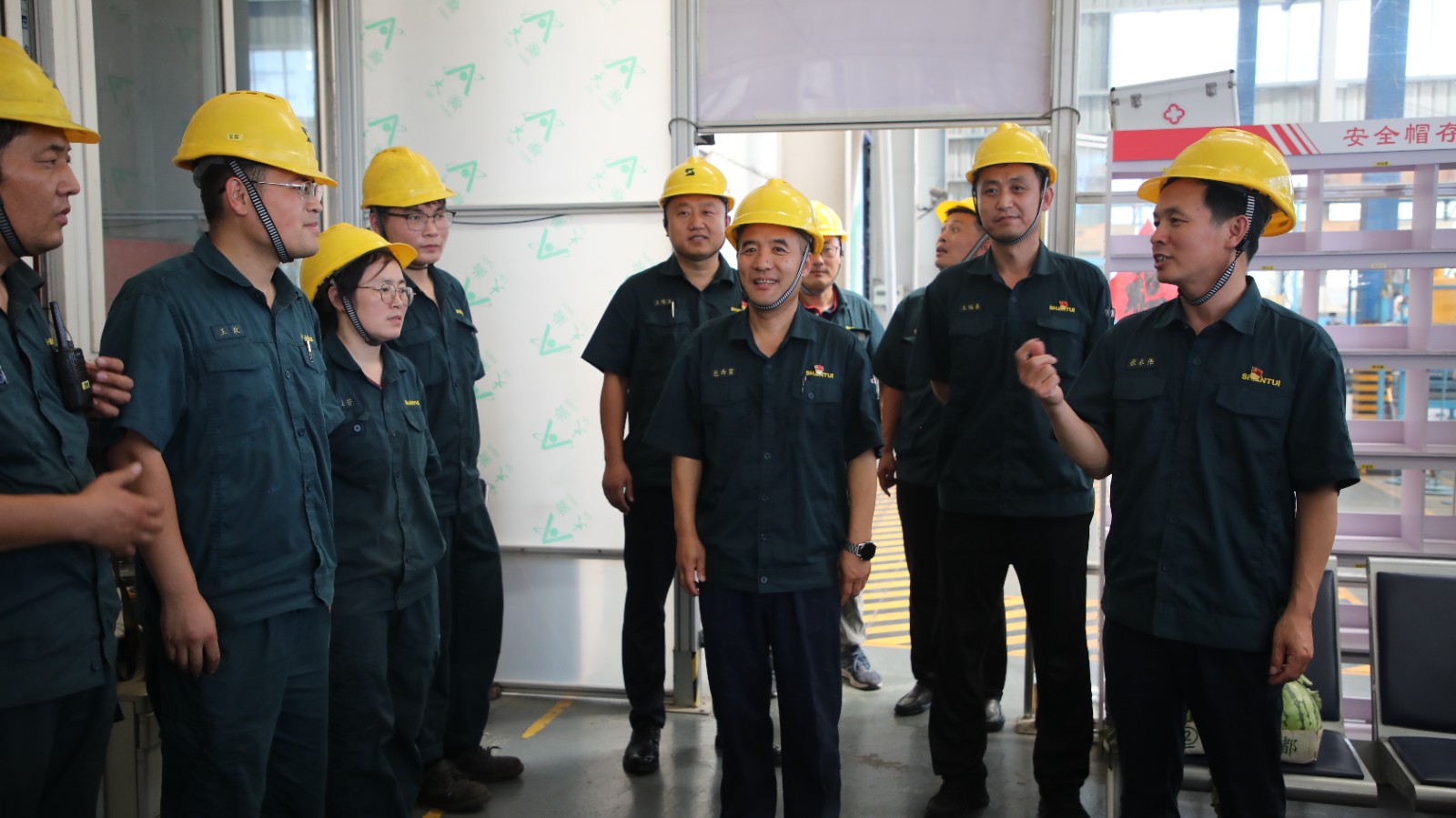 山重建機公司工會“夏送清涼”沁人心