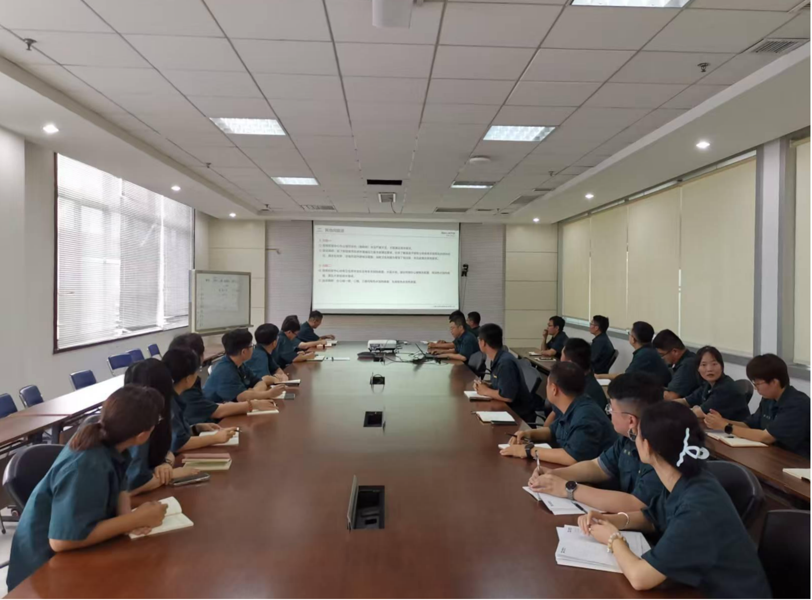 山重建機黨委副書記、總經(jīng)理張永偉到所在黨支部聯(lián)系點開展專題調研